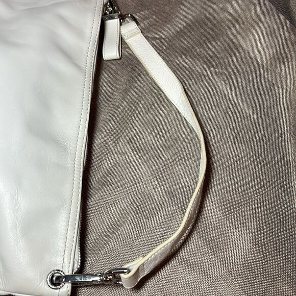 Ted Baker Leather Shoulder Bag in White - Picture 9 of 14